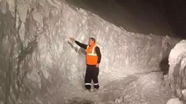 Kar kalınlığı 3 metreyi aştı! Yüzlerce köyle iletişim kesildi