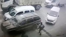 Ortalık savaş alanına döndü! Araç muayene istasyonunda...