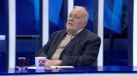 İlber Ortaylı’dan bayrak provokasyonuna sert tepki: 'Bayrak indirilmez, Türkiye'de yapılacak en son şeydir, çılgınlıktır'