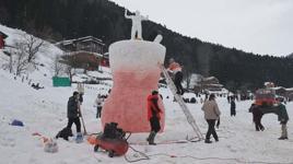 Ayder’de kış masalı başladı: Poşetle kaydılar, dev çay bardağına akın ettiler