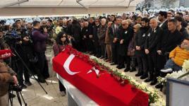 Haldun Dormen'e veda! Cenazede usta oyuncu İzzet Günay fenalaştı