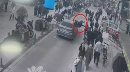 Sultanbeyli'de otomobilin çarptığı kadın takla attı