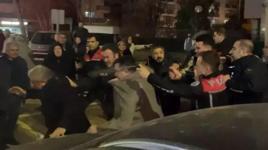 Cinayet davasında adliye önü karıştı! Çok sayıda yaralı var