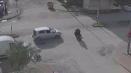 Sürücü bir yana, motosiklet başka bir yana savruldu! Trafik kazası...