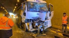 TEM’de tünel içinde zincirleme kaza! Tanker ve TIR'lar birbirine girdi