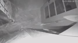 Yeni yapılan binada mutfağın tavanı çöktü... O anlar kamerada