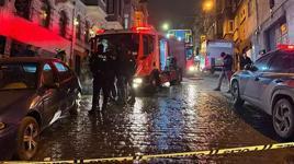 Beyoğlu'nda 4 katlı otelde yangın