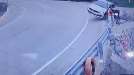 Uludağ yolunda kontrolden çıkan araç bariyerlere çarptı