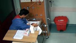 Aynı hemşireden ikinci skandal! Bir bebeği daha darbettiği görüntüler ortaya çıktı