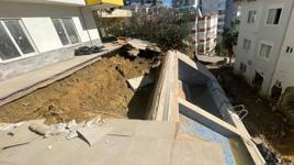 7 katlı binada yaşayanlar dehşeti yaşadı! Havuz çöktü, herkes tahliye edildi