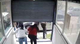 Avcılar’da iş yerinde taciz iddiası ortalığı karıştırdı! Esnaf şüpheliyi darbetti