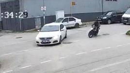 Motosiklet sürücüsü ölümden döndü! Bir anlık dalgınlık...