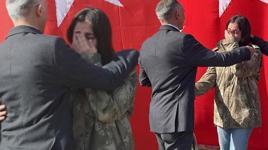 Depremde askerin verdiği montu 3 yıl sakladı! Büyük buluşma: ‘Kimse inanmadı, halüsinasyon gördün dediler'