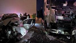 Erzurum'da katliam gibi kaza! TIR ile çarpışan SUV araçta 4 kişi hayatını kaybetti