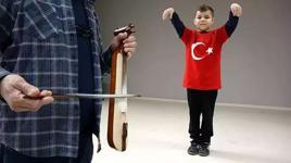 Cumhurbaşkanı Erdoğan ve eşinin horonunu ilgiyle izlediği Talha: Çok mutluyum