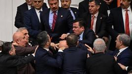 TBMM'deki yemin kavgasında kayıp ayakkabı! İşte kavgadan yeni görüntüler