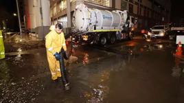 İzmir'de deniz seviyesi 85 santimetre yükseldi! Cadde ve sokaklar göle döndü