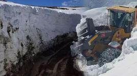 Kar kalınlığı 3 metreyi aştı! Beyaz kabus geri dönüyor, evler kara gömüldü