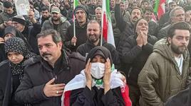 İran'da halk sokaklara indi! Hamaney'in ölümünden sonra neler yaşanıyor?