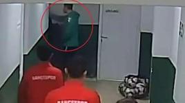 Amatör maç öncesi ortalık savaş alanına döndü! Tokalaşmak için uzanan ele yumruk