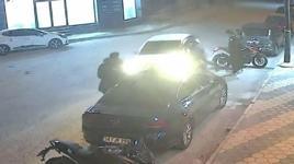 Telefonda konuşurken ölümle burun buruna geldi! Üzerine hızla gelen...