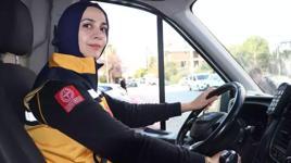 Ambulansın direksiyonunda kadın gücü! Her çağrıda saniyelerle yarışıyor