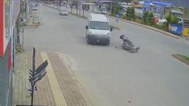 Panelvanla çarpışan motosiklet sürücüsü hayatını kaybetti