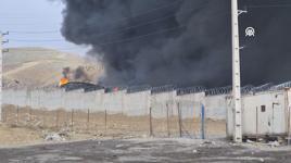 ABD-İsrail'in İran'da saldırdığı petrol deposundan dumanlar yükseliyor