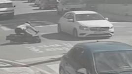 Sürücünün çabası fayda etmedi! Motosikleti devirdi ama...