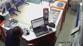 Denizli'de 5.1 büyüklüğündeki deprem güvenlik kamerasında