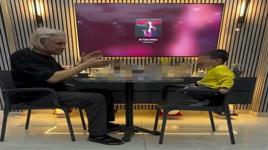 3 yaşındaki çocuğunu alkol masasına oturtan baba gözaltına alındı