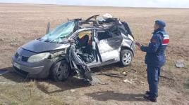 Babasından izinsiz alıp, kuzenleriyle gezintiye çıktığı otomobil TIR’a çarptı