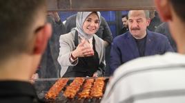 Ankara’da yürekleri ısıtan iftar! Bir esnaf 100 çocuğu aynı sofrada buluştu