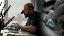 İzmir'de cerrahın sıra dışı tekniği! Her operasyon öncesi bunu yapıyor! İşte güçlü ellerinin sırı