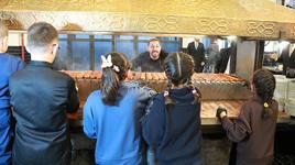 Ankaralı esnaftan Ramazan'da örnek davranış! Devlet koruması altındaki 100 çocuk aynı sofrada buluştu