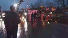 Büyükçekmece'de servis midibüsü devrildi! 1 ölü 9 yaralı