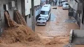 Şanlıurfa’da sağanak hayatı felç etti! Evin içinden sular böyle geldi