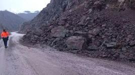 Yüksekova-Hakkari kara yolunda heyelan meydana geldi!