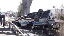 Ankara'da feci kaza: Özel halk otobüsü üst geçide çarptı: 4 ölü!