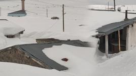 Bülbülan Yaylası'nda evler kara gömüldü