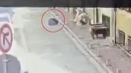 Alevlerden kaçarken dehşeti yaşadı! Cezaevinden izinli çıkan adamın 3. kattan atladığı an kamerada