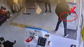 Banka şubesinde satırla gasp girişimi