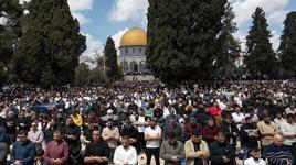 41 gün kapalı tutulan Mescid-i Aksa'da ilk cuma namazı! On binlerce Müslüman akın etti