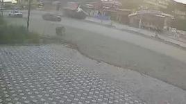 Hatay'da kamyonun devrilmesi sonucu sürücü yaralandı