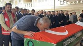 Kahramanmaraş'taki saldırıda yaşamını yitiren 11 yaşındaki Adnan Göktürk Yeşil Osmaniye'de toprağa verildi