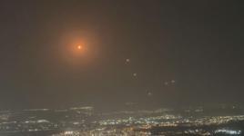 İsrail’e atılan misilleme roketler Akka ve Nahariya semalarında görüntülendi