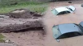 Meteoroloji uyarmıştı! Sel bir evi yuttu, araçlar sulara kapılıp sürüklendi