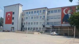 Adana'da okul çevresinde silah sesleri! Öğrenciler dışarı fırladı