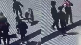 Öğrencilerin bayrak hassasiyeti! Düşen bayrağı yerden alıp öptü