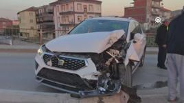 Kırıkkale'de aydınlatma direğine çarpan cipteki 4 kişi yaralandı